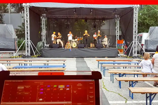 Pódium s rampou a LED obrazovkou