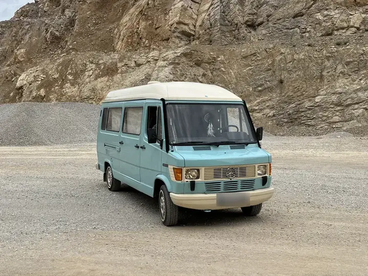 FOTOAUTO – retro Mercedes-Benz T1 v pistáciovej farbe