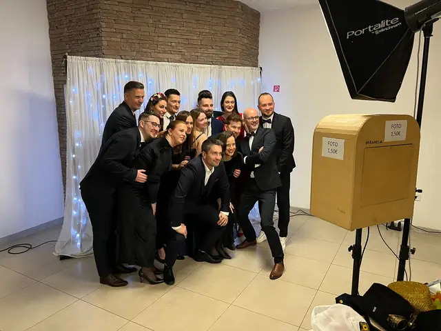Tím pri fotobúdke