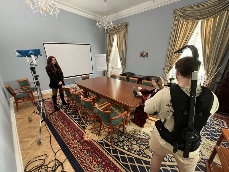 Natáčanie videoklipu so stabilizátorom Steadicam a filmovým svetlom